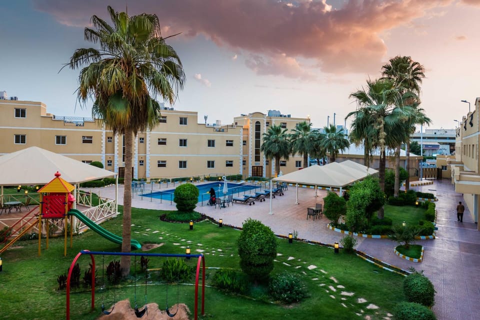 Bird's eye view, Evening entertainment, Garden view, Pool view