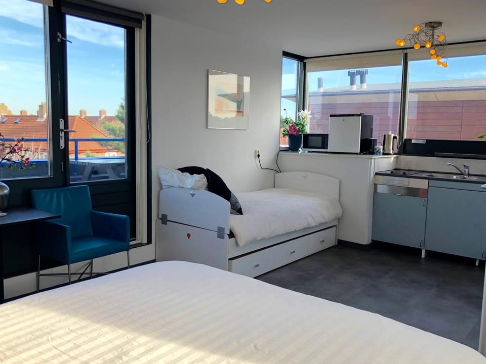 Kitchen or kitchenette, Living room, Bedroom