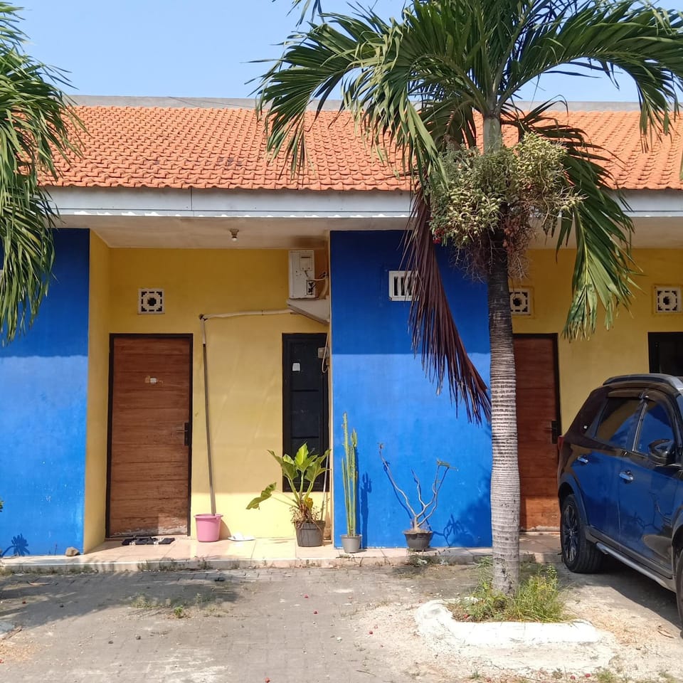 Kost Backpacker Bed and Breakfast in East Java