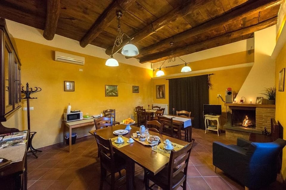 Restaurant/places to eat, Dining area, Breakfast