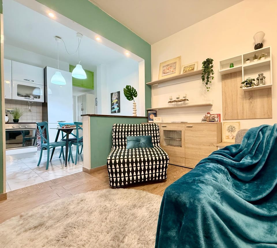 Kitchen or kitchenette, Living room, Seating area, Dining area, stove