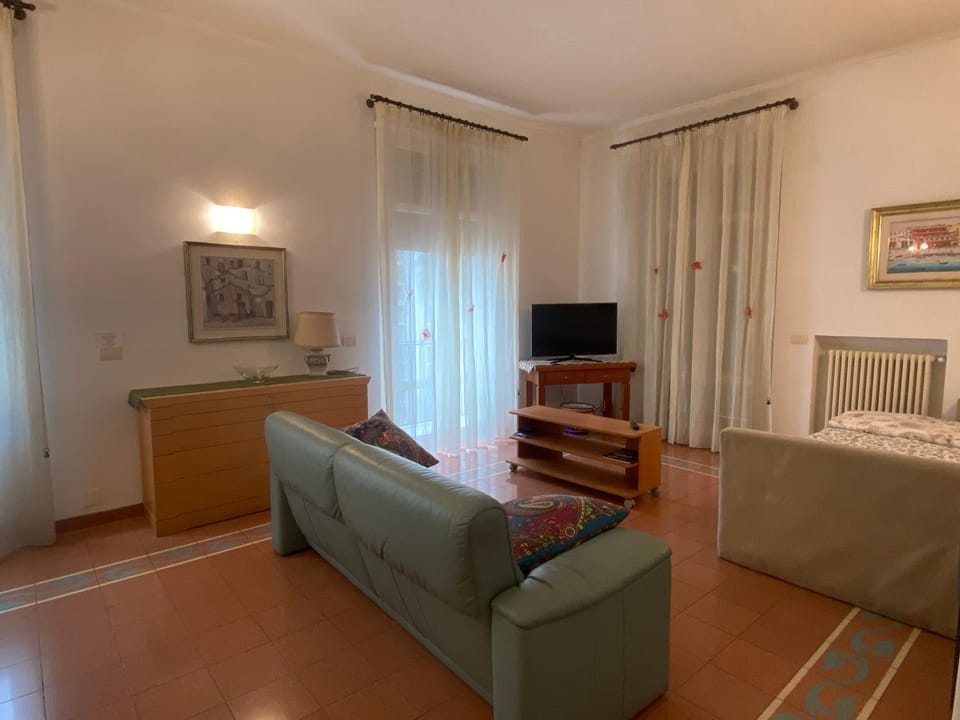 Home Toledo 355 House in Naples