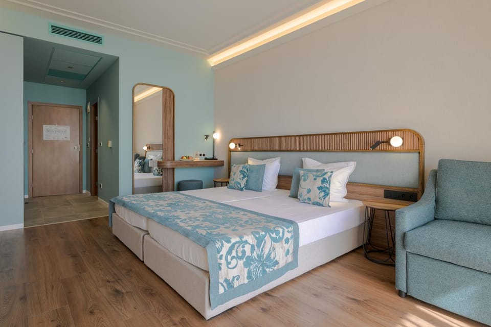 Bed, Photo of the whole room, furniture