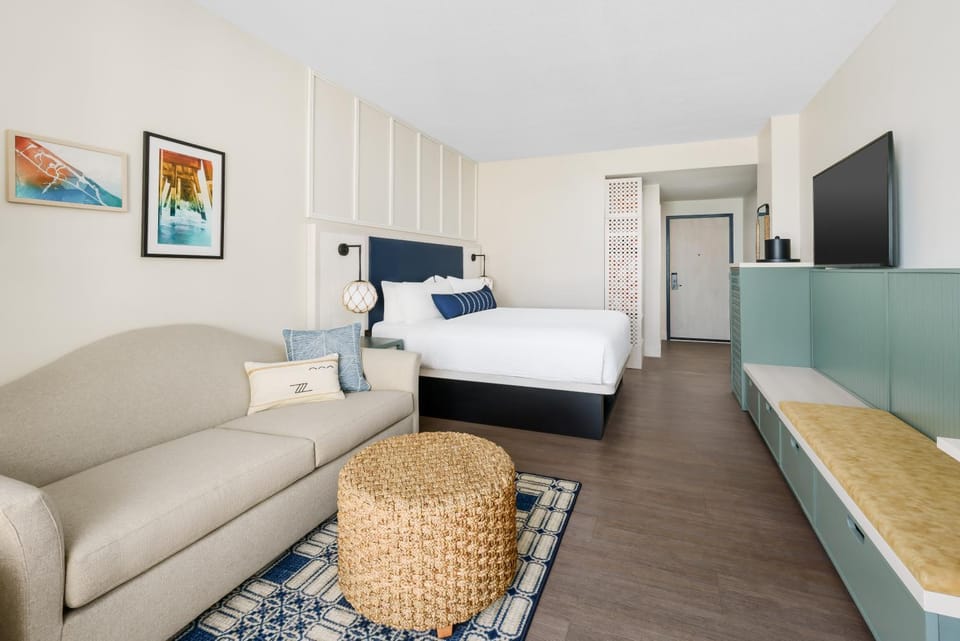 Bed, Seating area, Bedroom