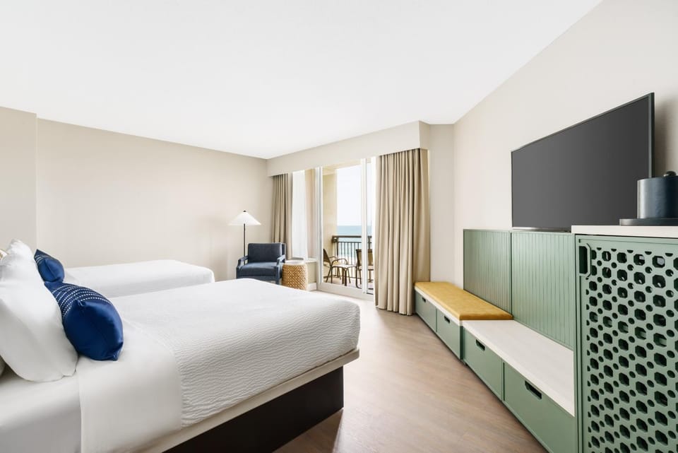 View (from property/room), Seating area, Bedroom, Sea view