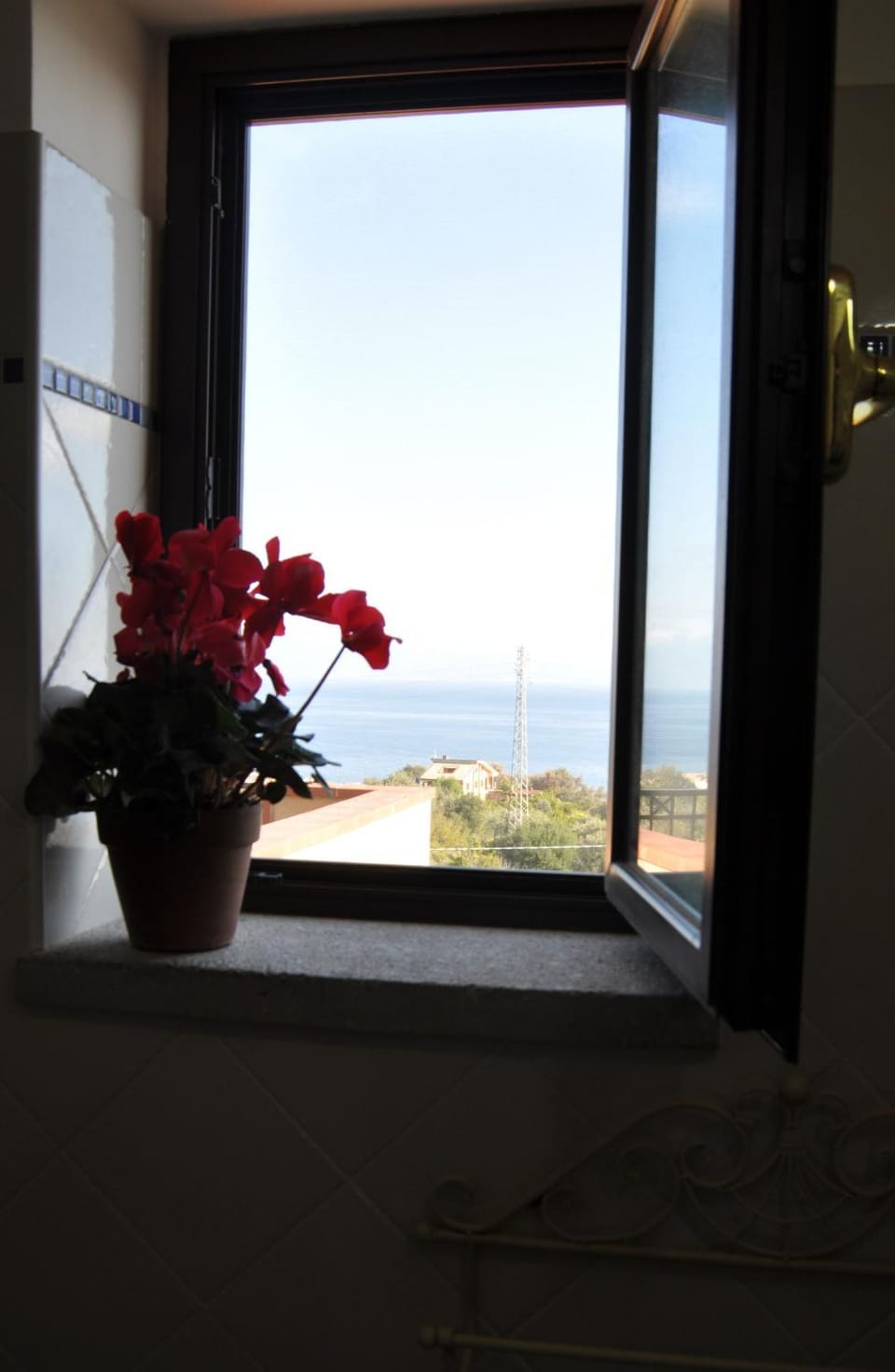 Bathroom, Sea view