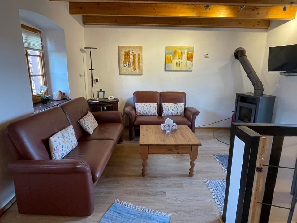 Communal lounge/ TV room, TV and multimedia, Living room, Seating area, Evening entertainment