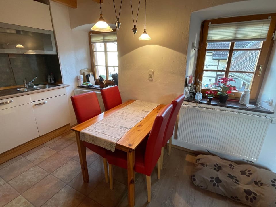 Seating area, Dining area