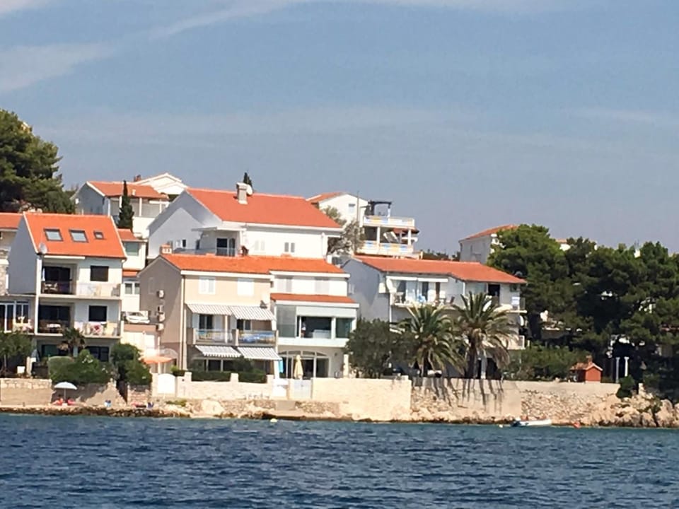 Property building, Location