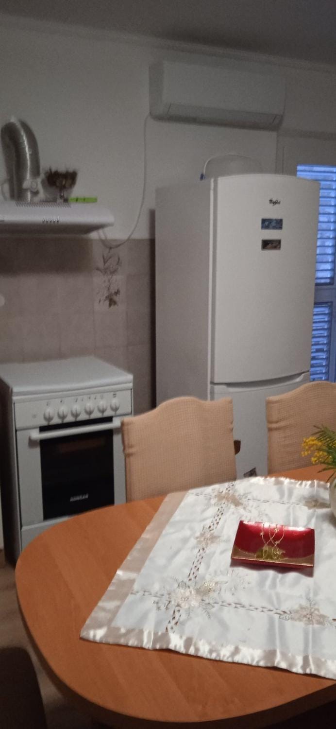 Kitchen or kitchenette, Seating area