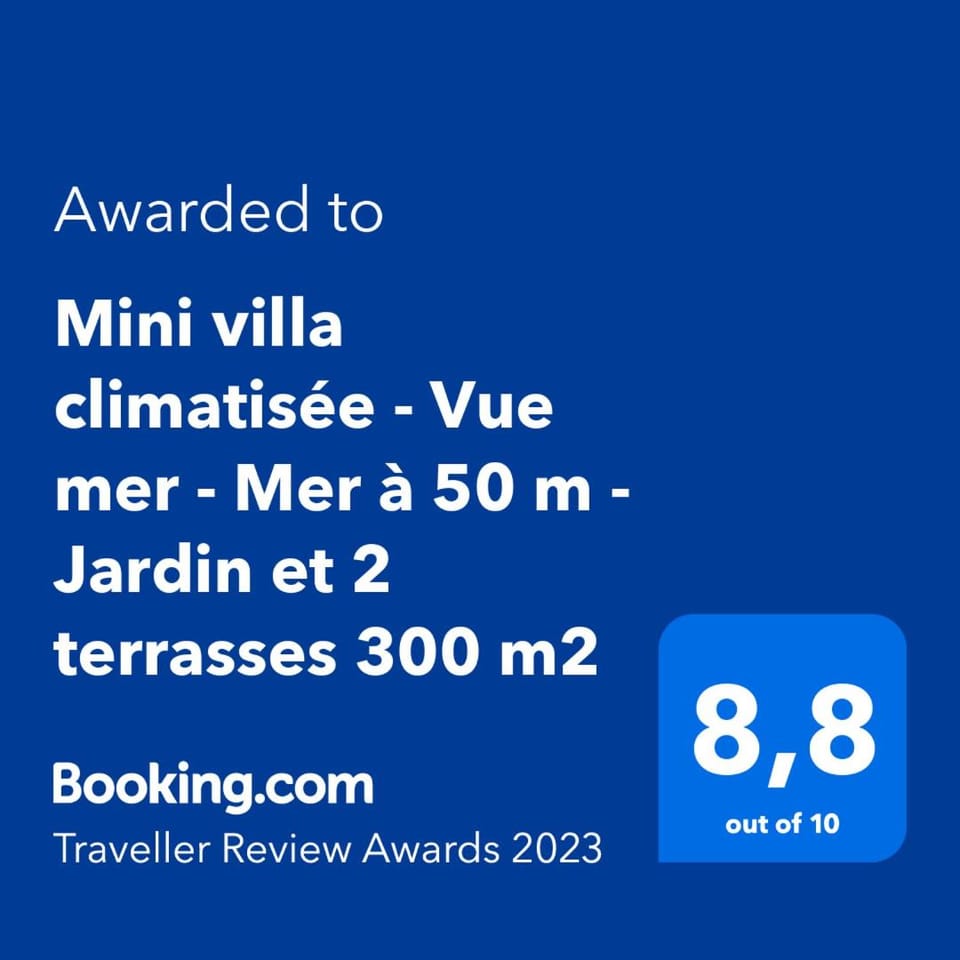 Maison dans Marina privée pieds dans l'eau - Vue mer - Mer à 50 m - Terrasse & jardin sur mer Villa in Lumio