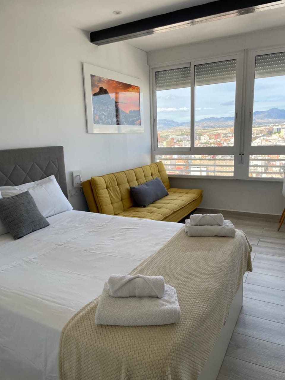 Natural landscape, Photo of the whole room, Bedroom