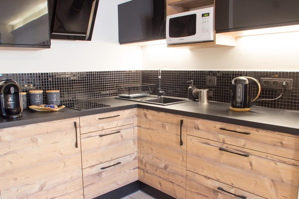 Coffee/tea facilities, Kitchen or kitchenette, Photo of the whole room, Decorative detail, On site
