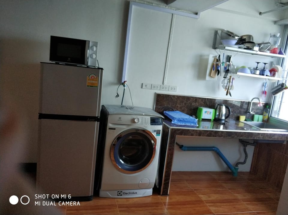 Kitchen or kitchenette, Communal kitchen, Area and facilities