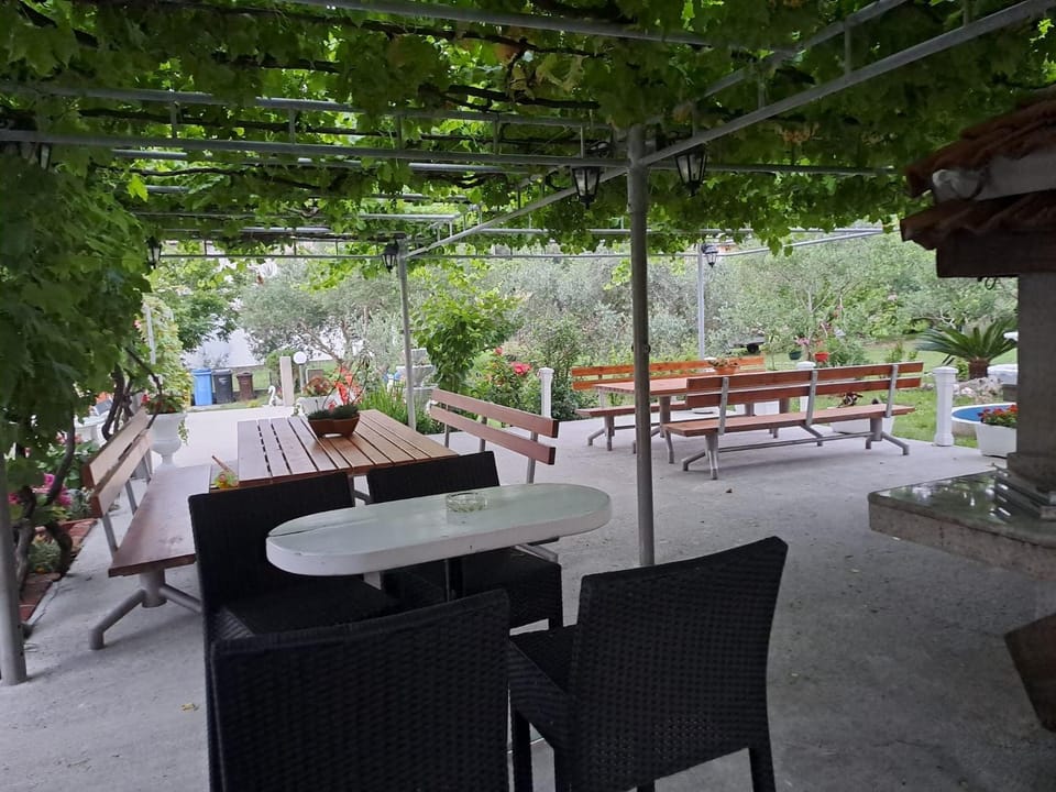 Location, children, Family