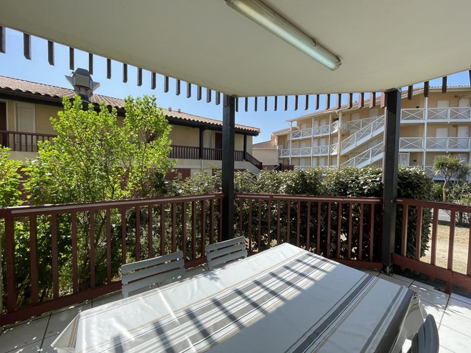 Appartement T2 cabine avec terrasse et piscine à Vieux-Boucau, idéal pour les vacances ! - FR-1-379-18 Cabin in Vieux-Boucau-les-Bains