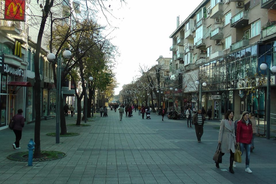 Restaurant/places to eat, Neighbourhood, Shopping Area