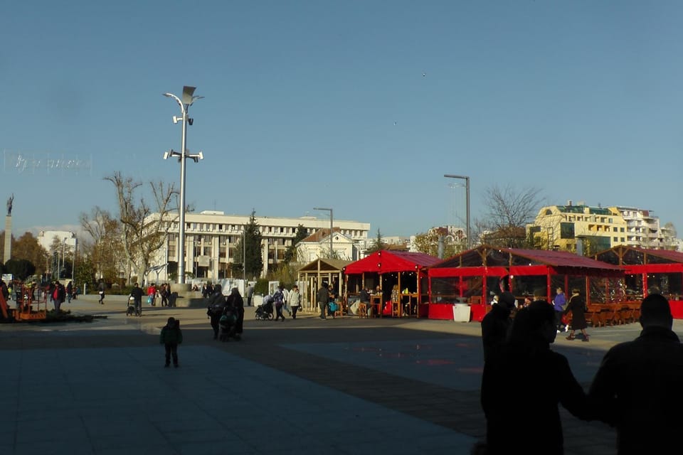 Restaurant/places to eat, Neighbourhood, Shopping Area