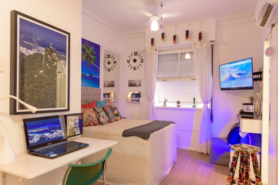 TV and multimedia, Seating area, Bedroom, hair dresser, air conditioner