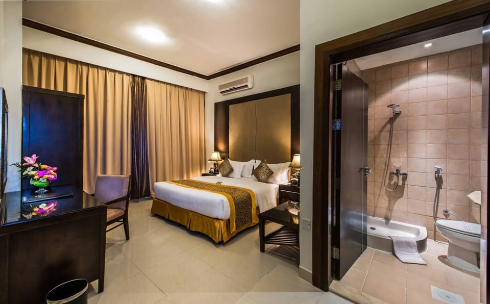 Toilet, Bed, Bathroom, Photo of the whole room, Bedroom, towels