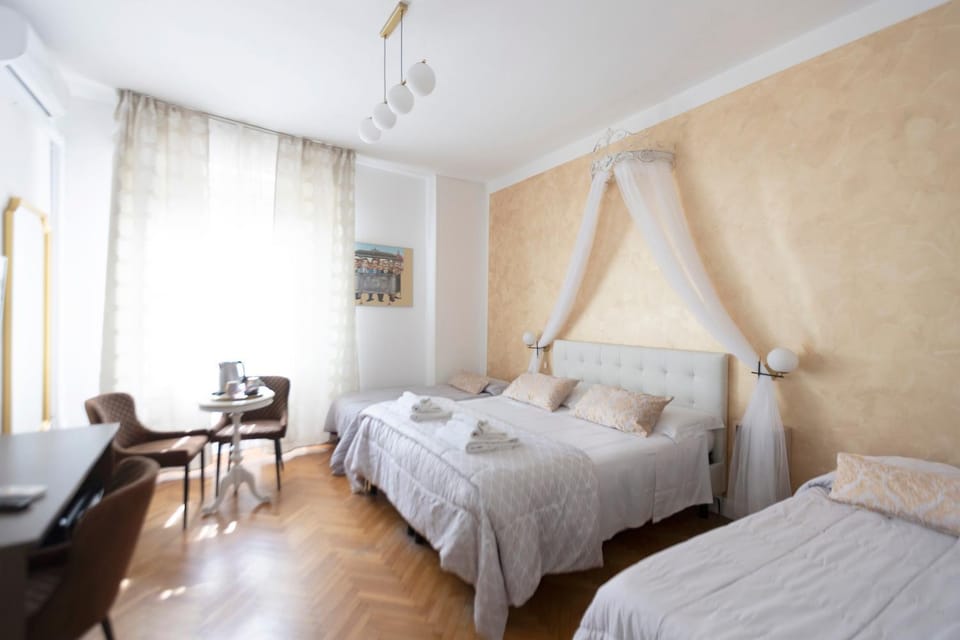 Bed, Photo of the whole room, Bedroom, internet, internet