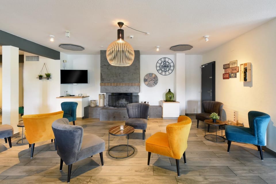 Lounge or bar, Lounge or bar