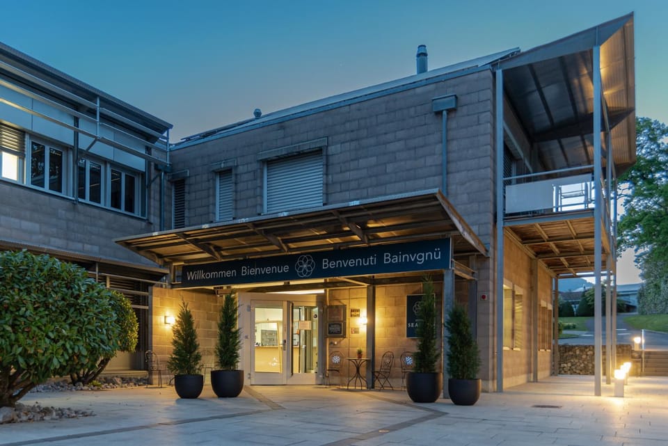 Property building, Facade/entrance, Night