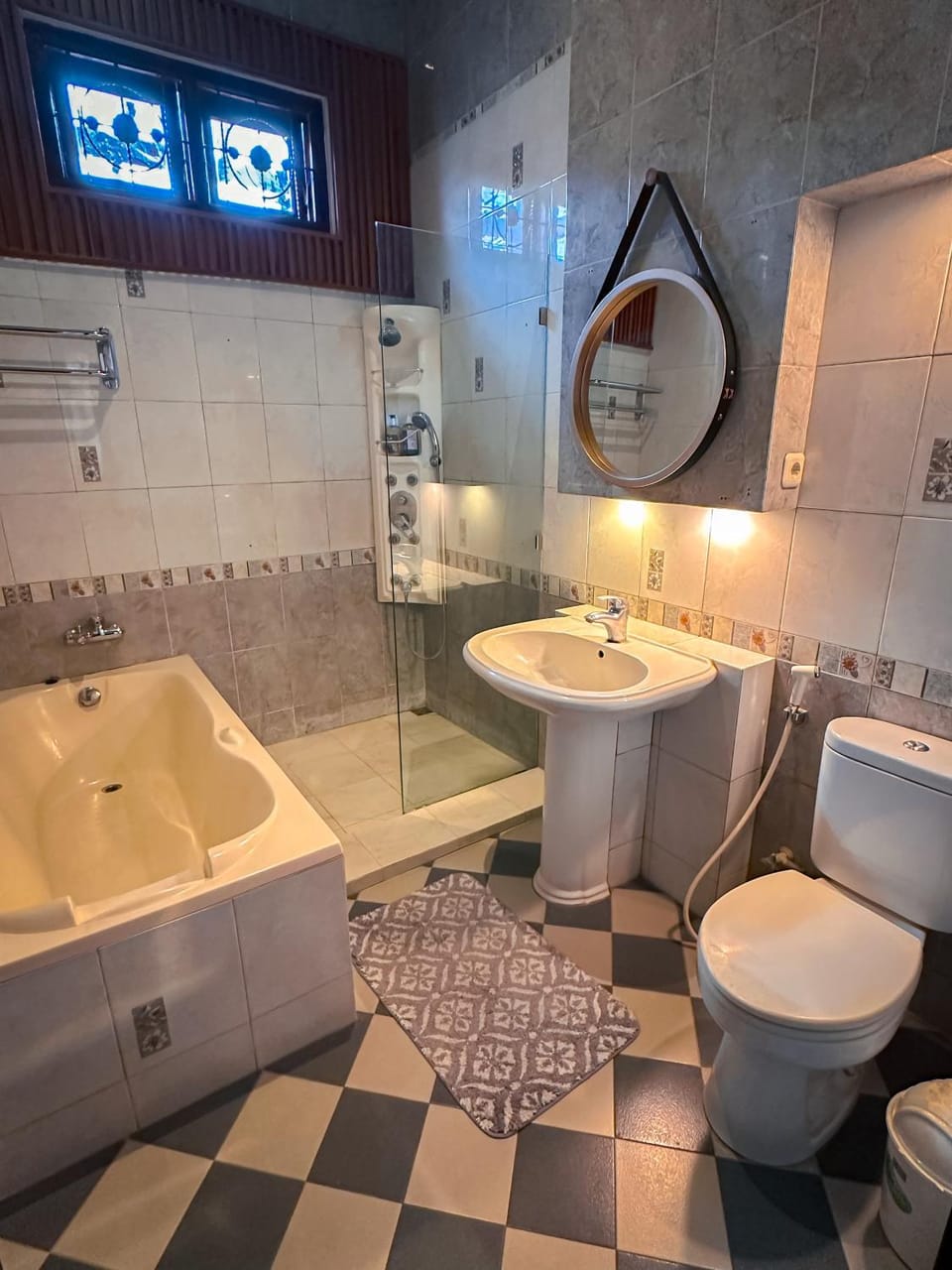 Hot Tub, Bathroom