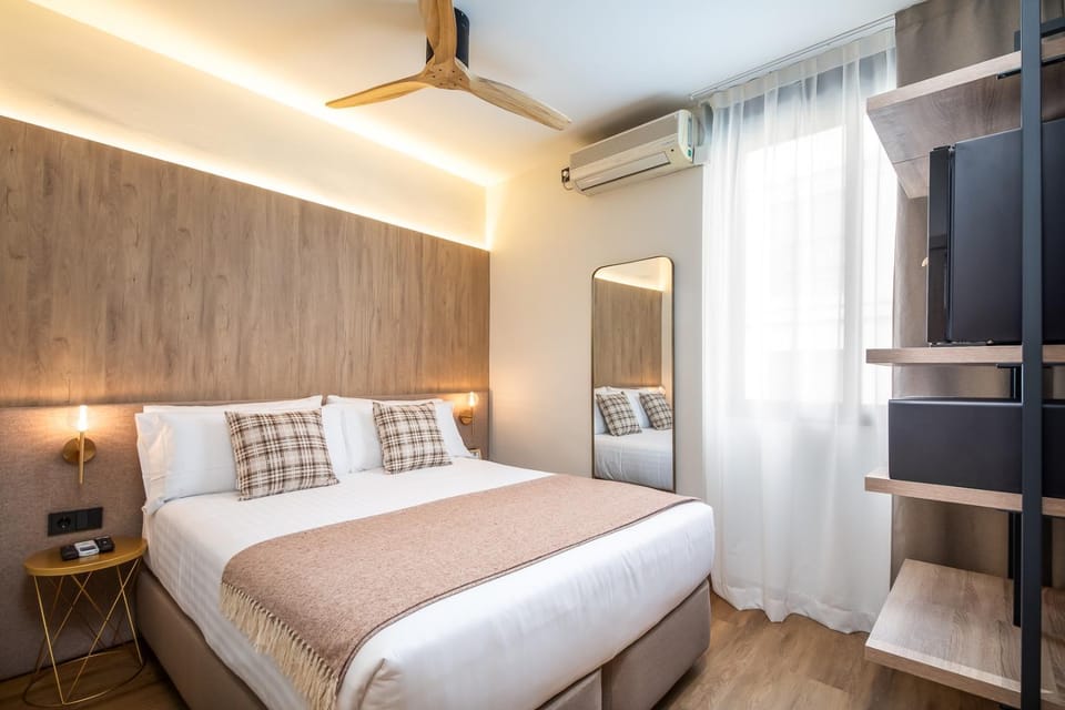 Bed, Bedroom, fireplace
