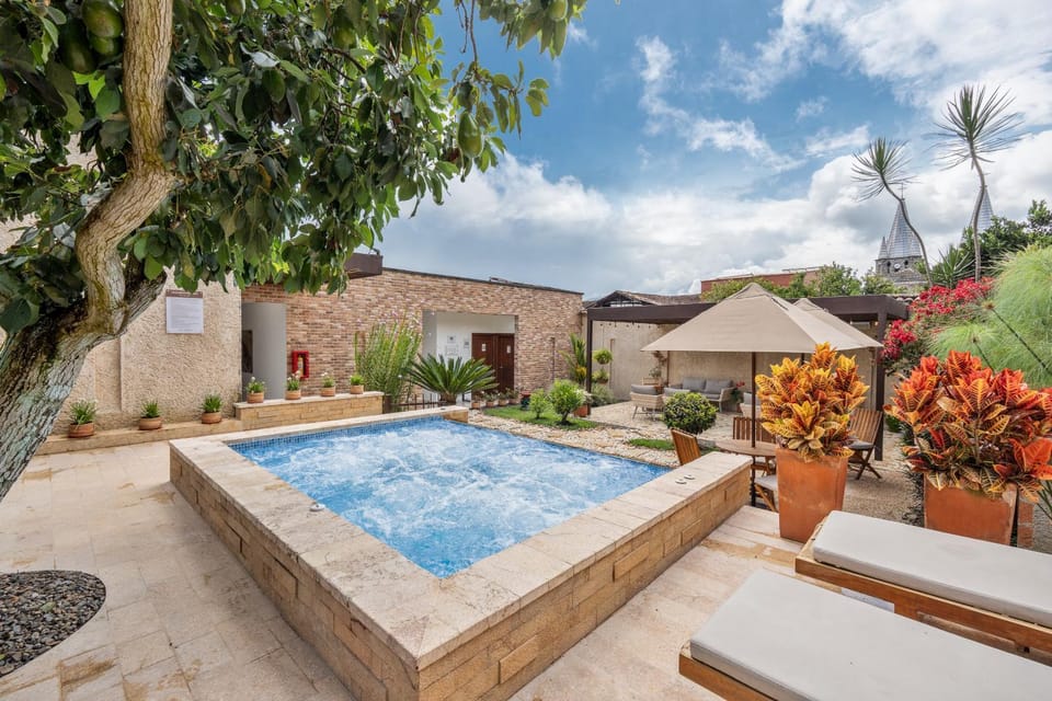 Patio, Day, Hot Tub