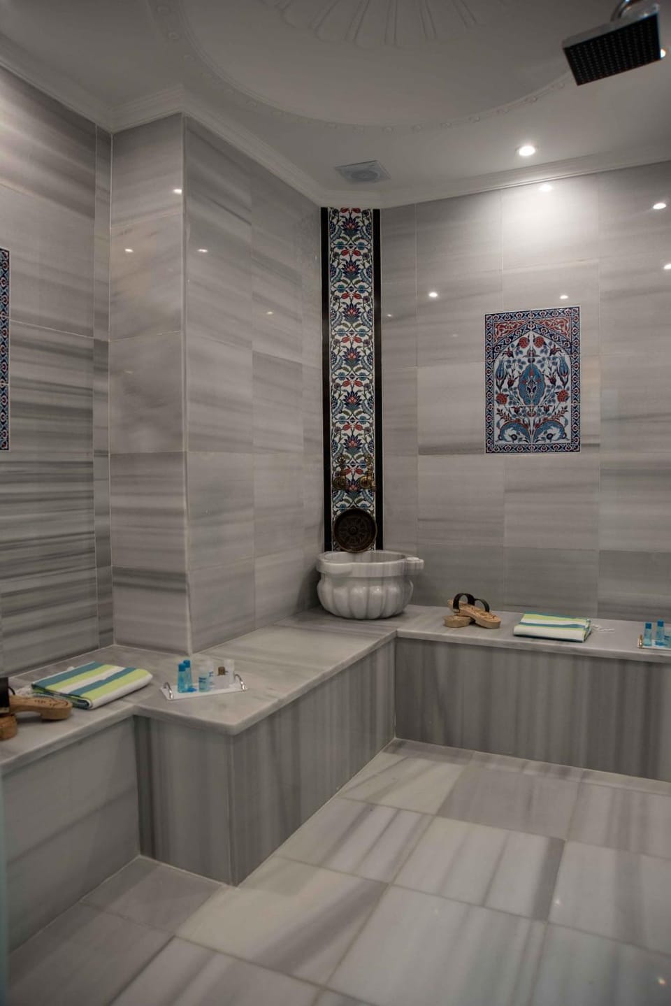 Bathroom, Other, Other, Decorative detail, Decorative detail, Time of day