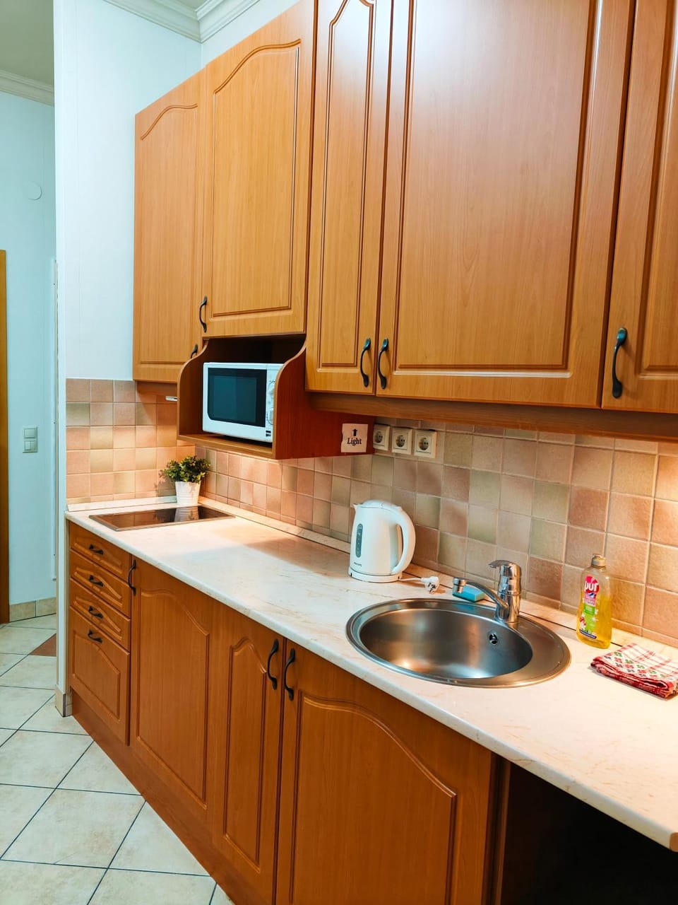 Kitchen or kitchenette, minibar, stove