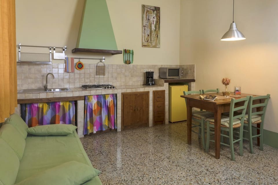 Kitchen or kitchenette, Living room, Dining area