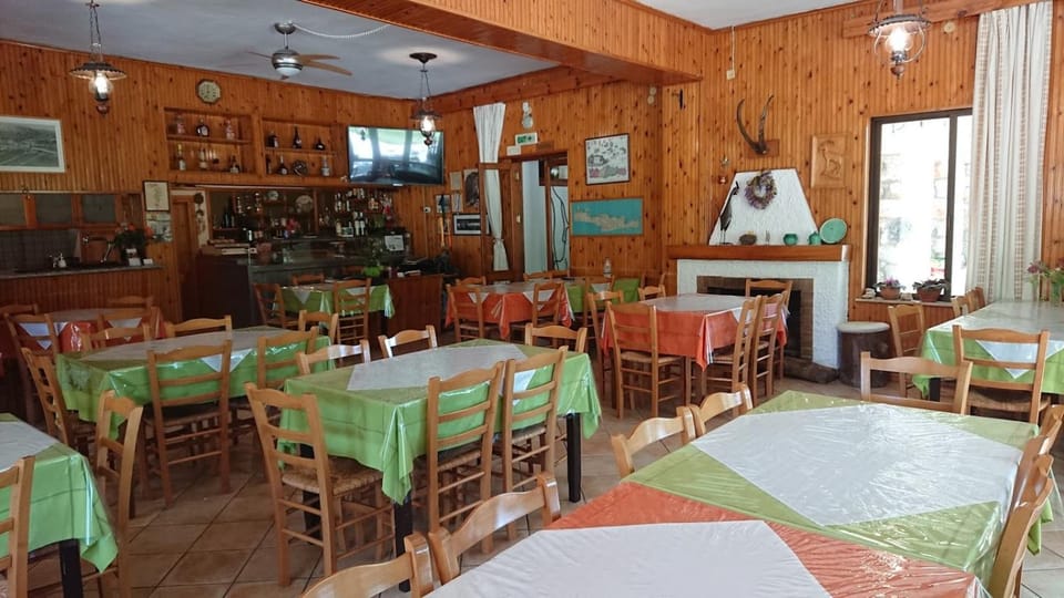 Restaurant/places to eat, Communal lounge/ TV room