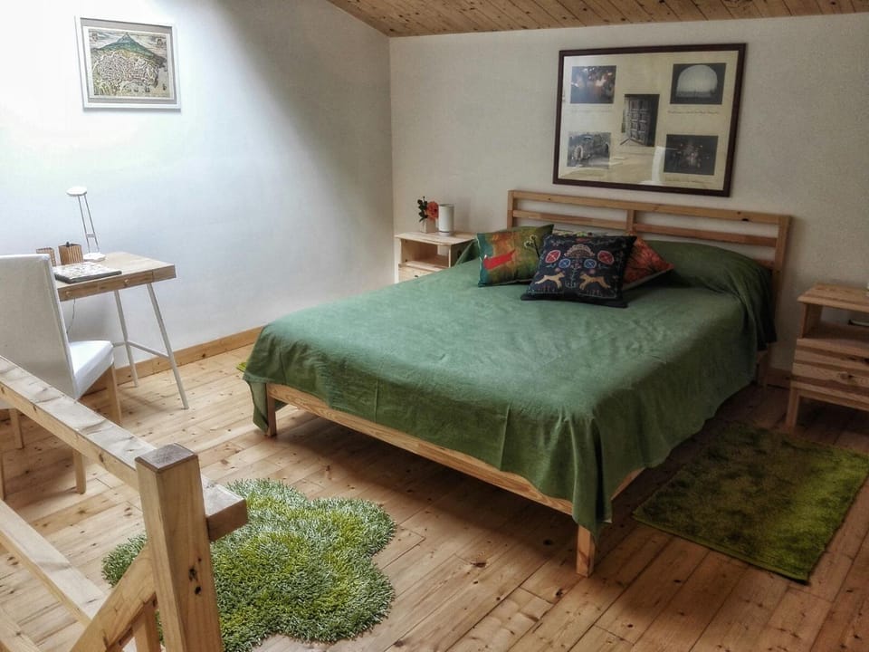 Bed, Seating area, Bedroom