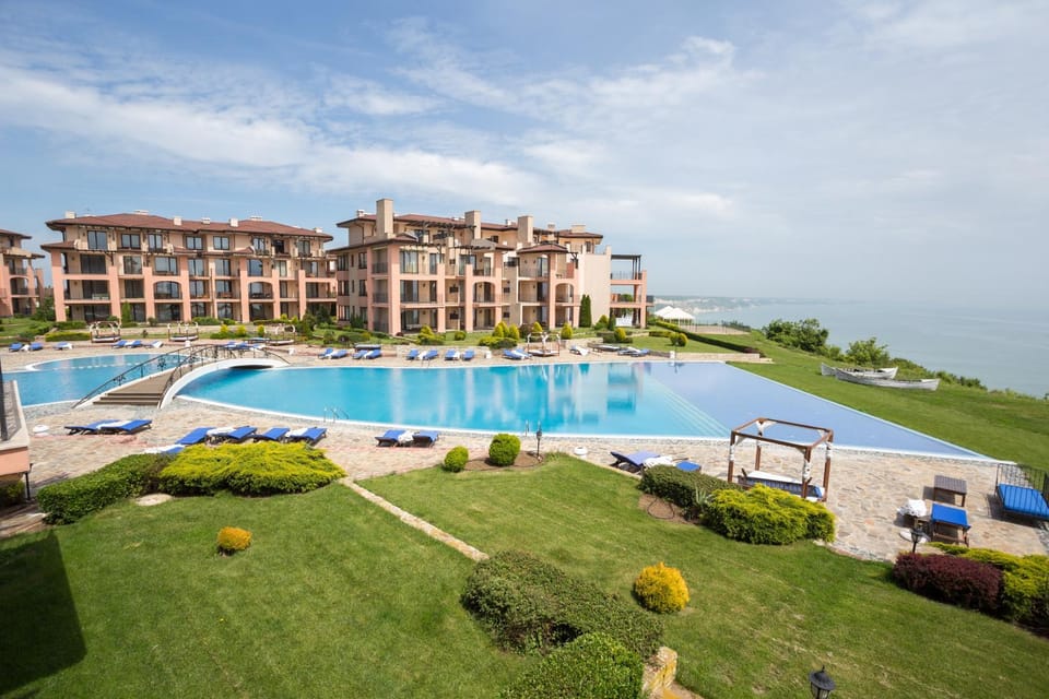 Property building, Natural landscape, Pool view, Sea view