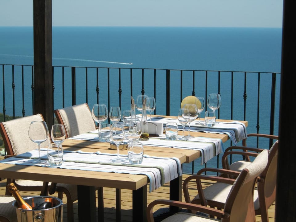 Restaurant/places to eat, View (from property/room), Sea view