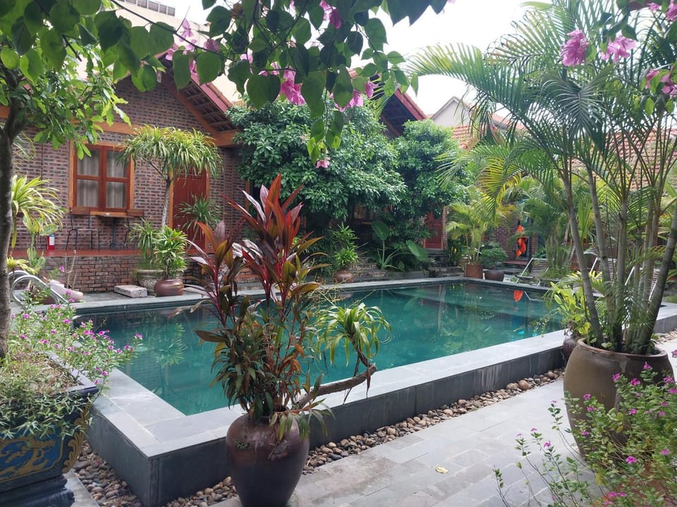 Property building, Day, Pool view, Swimming pool