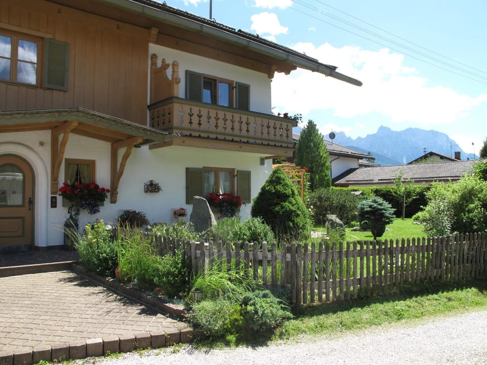 Property building, Facade/entrance, Garden