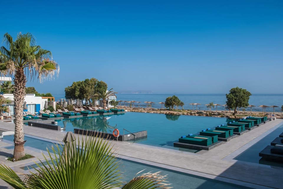 Swimming pool, sunbed