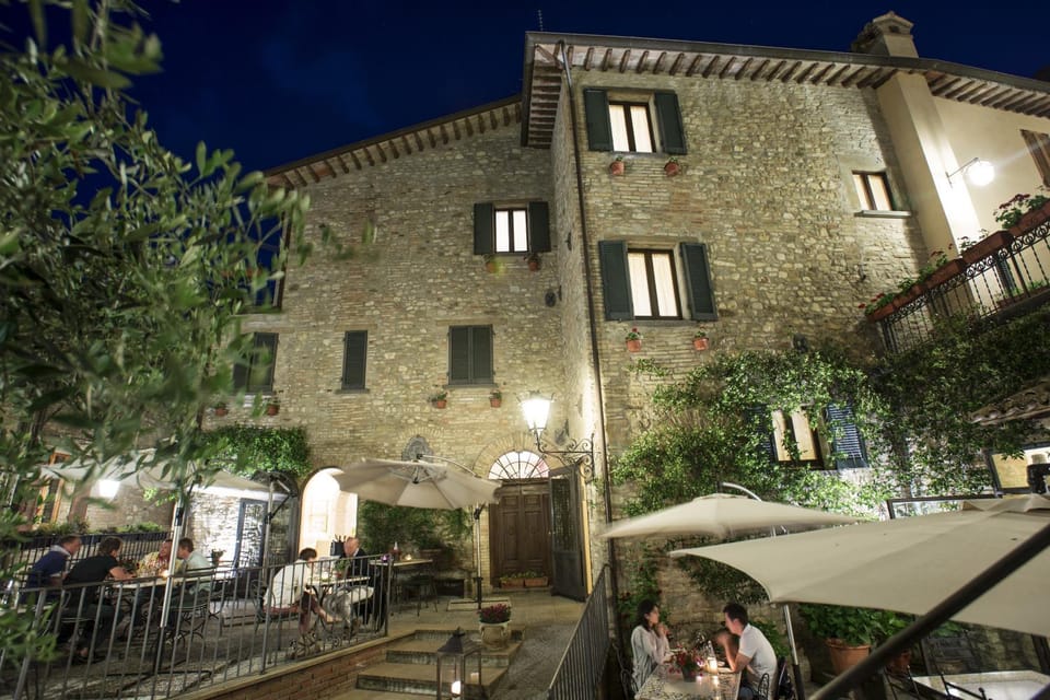 Property building, Patio, Restaurant/places to eat