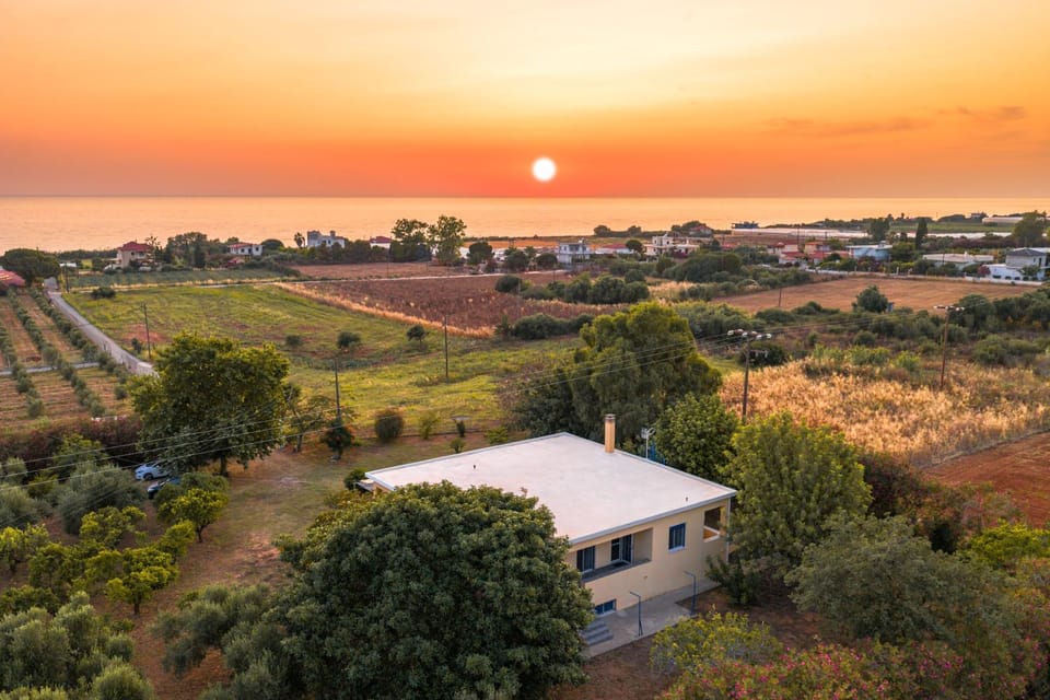 Property building, Day, Neighbourhood, Natural landscape, Activities, Bird's eye view, Summer, Fishing, Fishing, Garden, Beach, Diving, Evening entertainment, Pets, Pets, Guests, Sea view, Area and facilities, Time of day, Location, Sunset, children, Family, Quiet street view, pet friendly