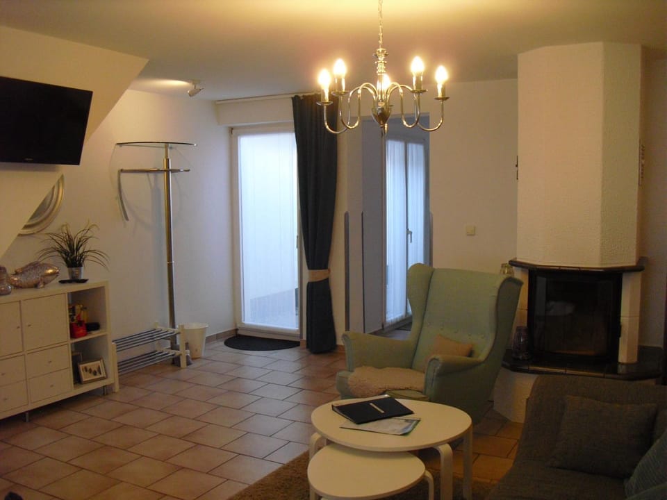 Living room, oven