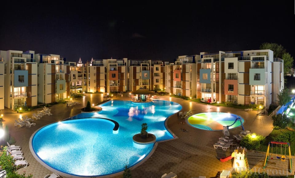 Swimming pool, Swimming pool