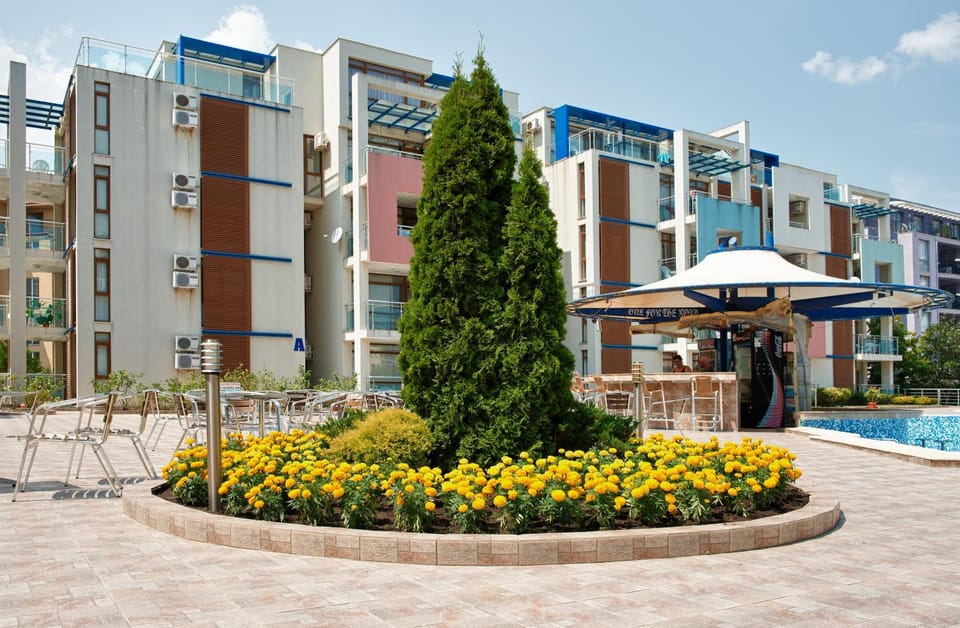 Property building, Lounge or bar