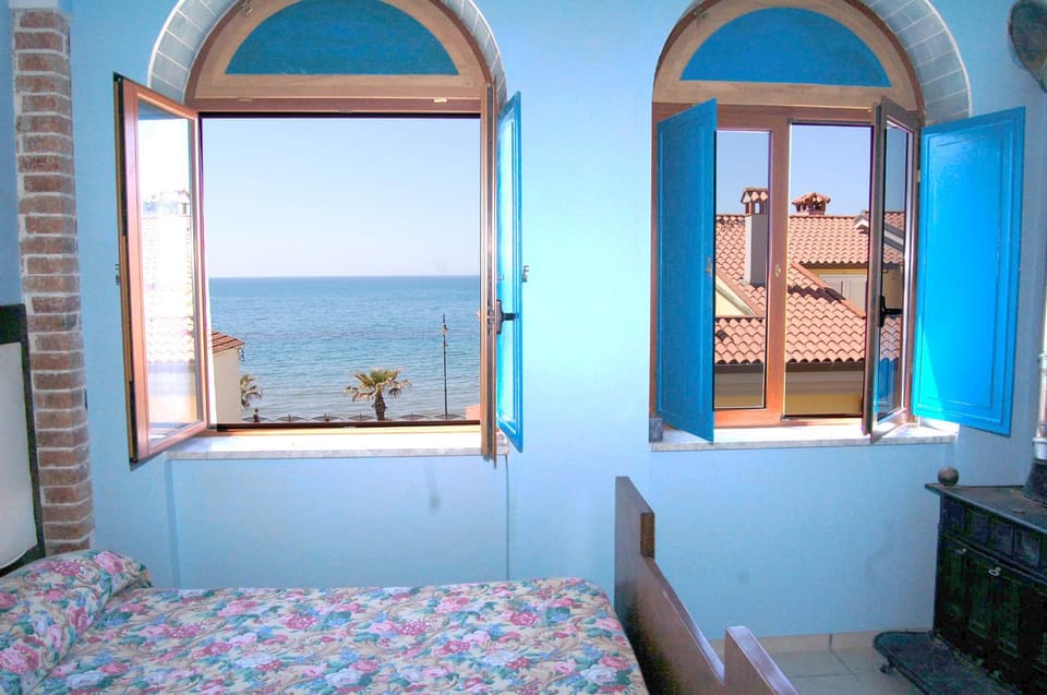 Day, Photo of the whole room