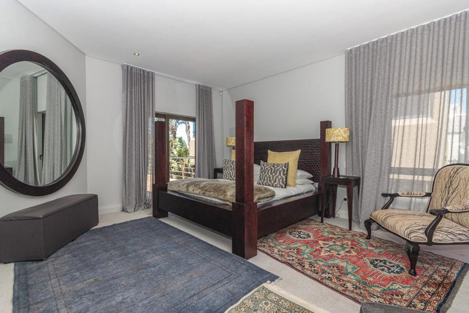 Atlantic Waves Guest House Bed and Breakfast in Cape Town