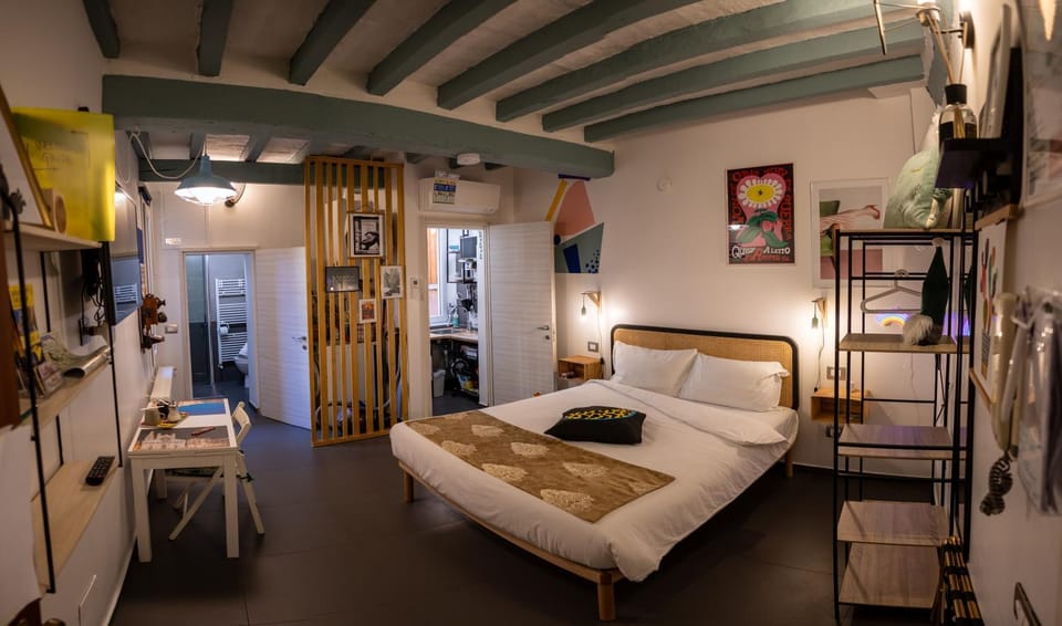 Bed, Photo of the whole room, Bedroom, hair dresser