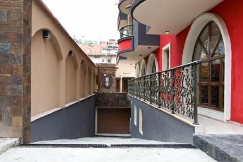Facade/entrance