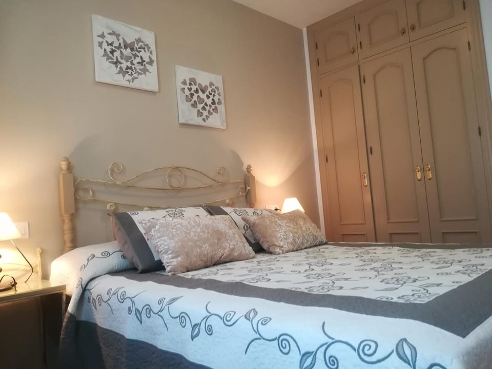 Photo of the whole room, Bedroom